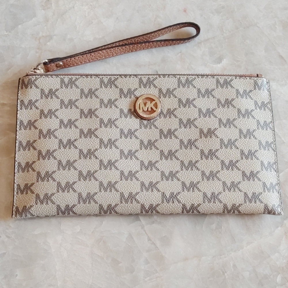 Michael Kors Wristlet